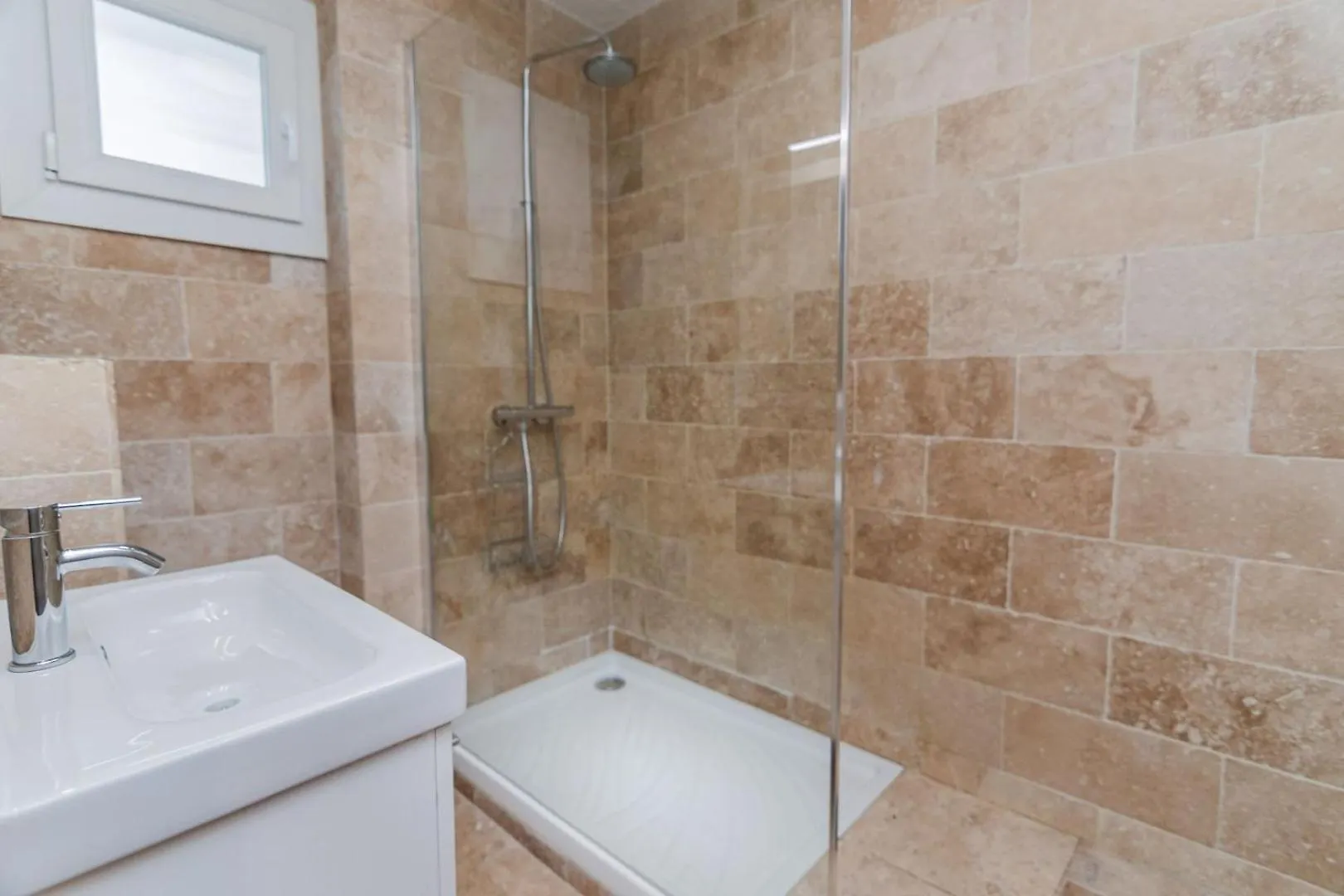 Beautiful 3 Room Apartment - Parking -Centre -Tram Nizza 0*,  Frankreich